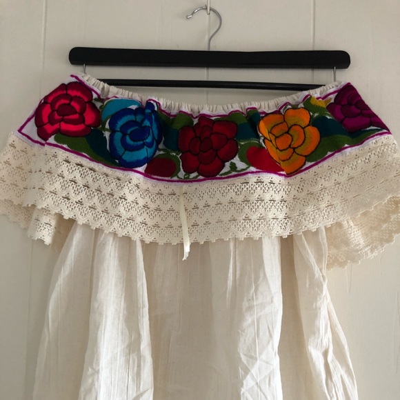 Sold‼️ Machine embroidered top - Picture 3 of 3